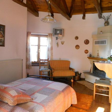Sarafis Guesthouse Agios Lavrentios Esterno foto